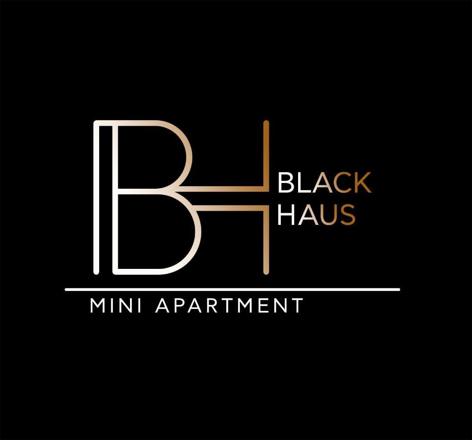 Blackhaus Young Mini Солун Екстериор снимка